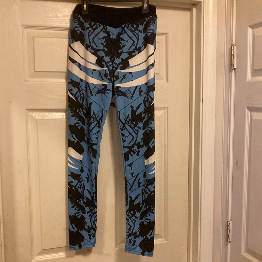Blue and white size 7 yoga pants🥰